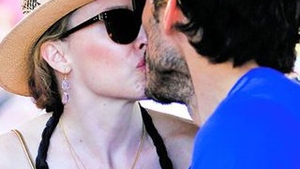 Kylie Minogue si amorezul, in tandreturi! Nu ma mai satur de gura ta