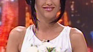 Daniela Crudu i-a dat "fatala" lui Mihai Costea! Bruneta a venit la tv in rochie de mireasa