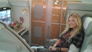 Logodnicul o rasfata peste masura! Delia calatoreste cu un super-avion de lux in vacanta ei din Thailanda!