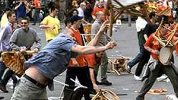 Huliganii englezi vor participa la un miting antimusulman in Olanda!