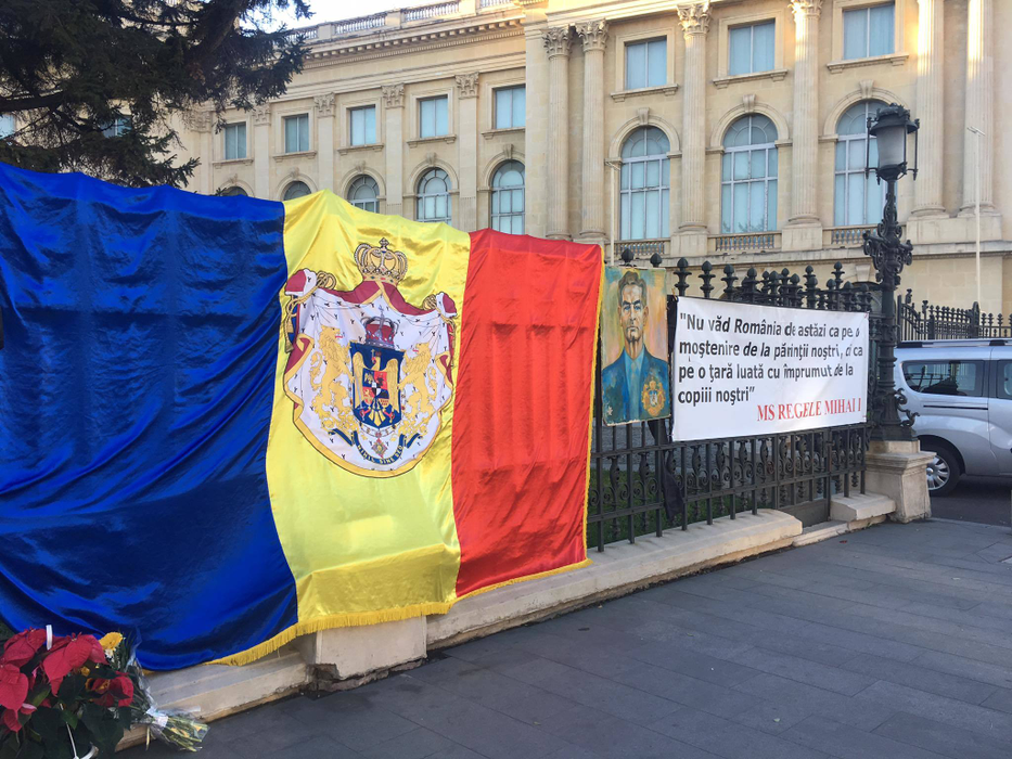 CANCAN.RO transmite LIVE de la Palatul Regal, locul în care va fi depus sicriul cu trupul neînsufleţit al Regelui Mihai! Imagini sfâşietoare