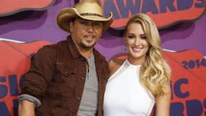 Soţia însărcinată a lui JASON ALDEAN, cântăreţul care se afla pe scenă când a început atacul din Las Vegas, rupe tăcerea: "Bebeluşul..."
