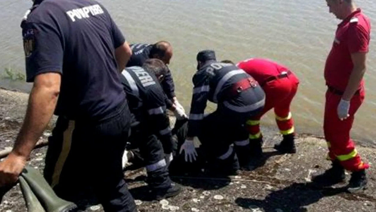 Descoperire macabră a pompierilor nemțeni în timp ce căutau o adolescentă care s-a aruncat în apă