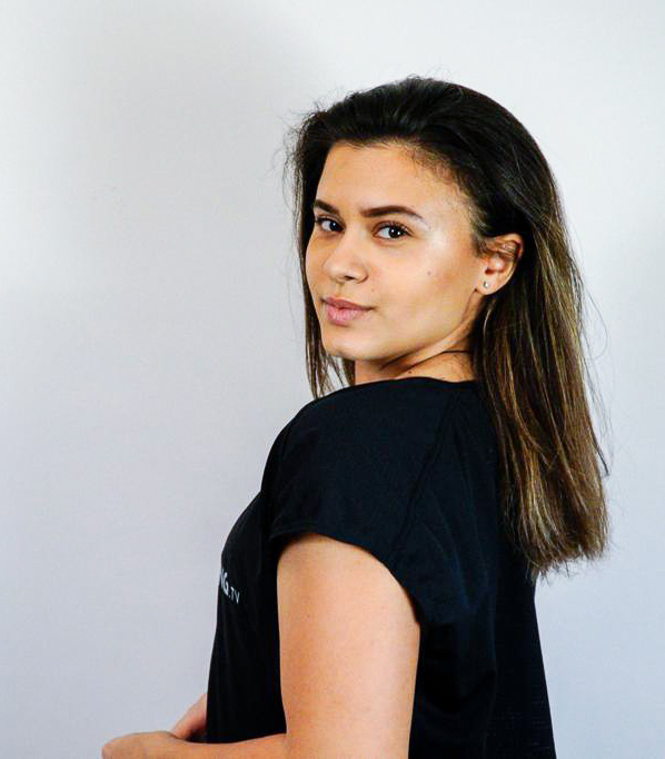Pictorial incendiar! Diana Bulimar, fosta gimnastă, topless pe Instagram