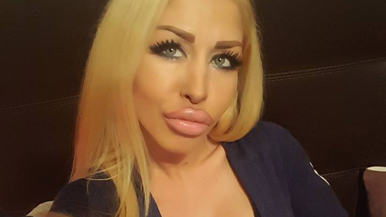 Sigur ţi-o aminteşti! Eva Kent şi-a schimbat silicoanele DIN NOU! Cum arată fosta asistentă ”păcătoasă” după a 4-a operaţie!