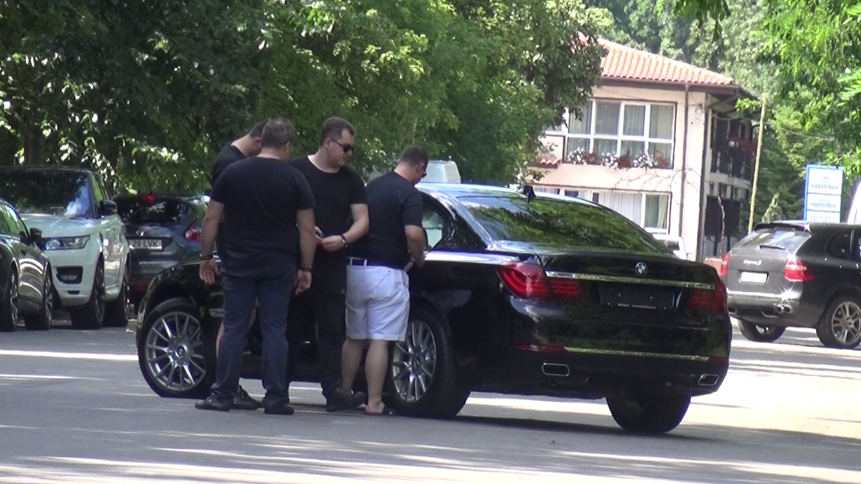 „Bozo“ şi fratele său au „operat“ un BMW în parcul Herăstrău din Capitală