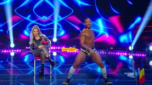 Un concurent de la iUmor a făcut striptease special pentru Delia: “M-am simțit în nesiguranță”. Ce mesaj avea scris pe chiloți Brandon Coprich