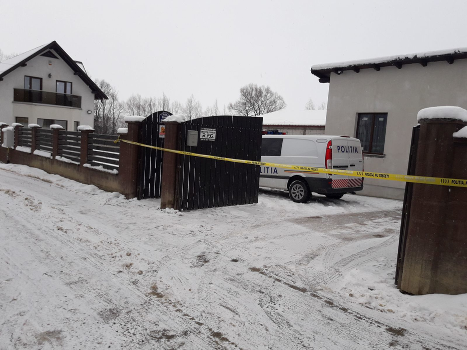 Un poliţist din Suceava este în comă, după ce a fost atacat cu sabia în timpul unor percheziţii!
