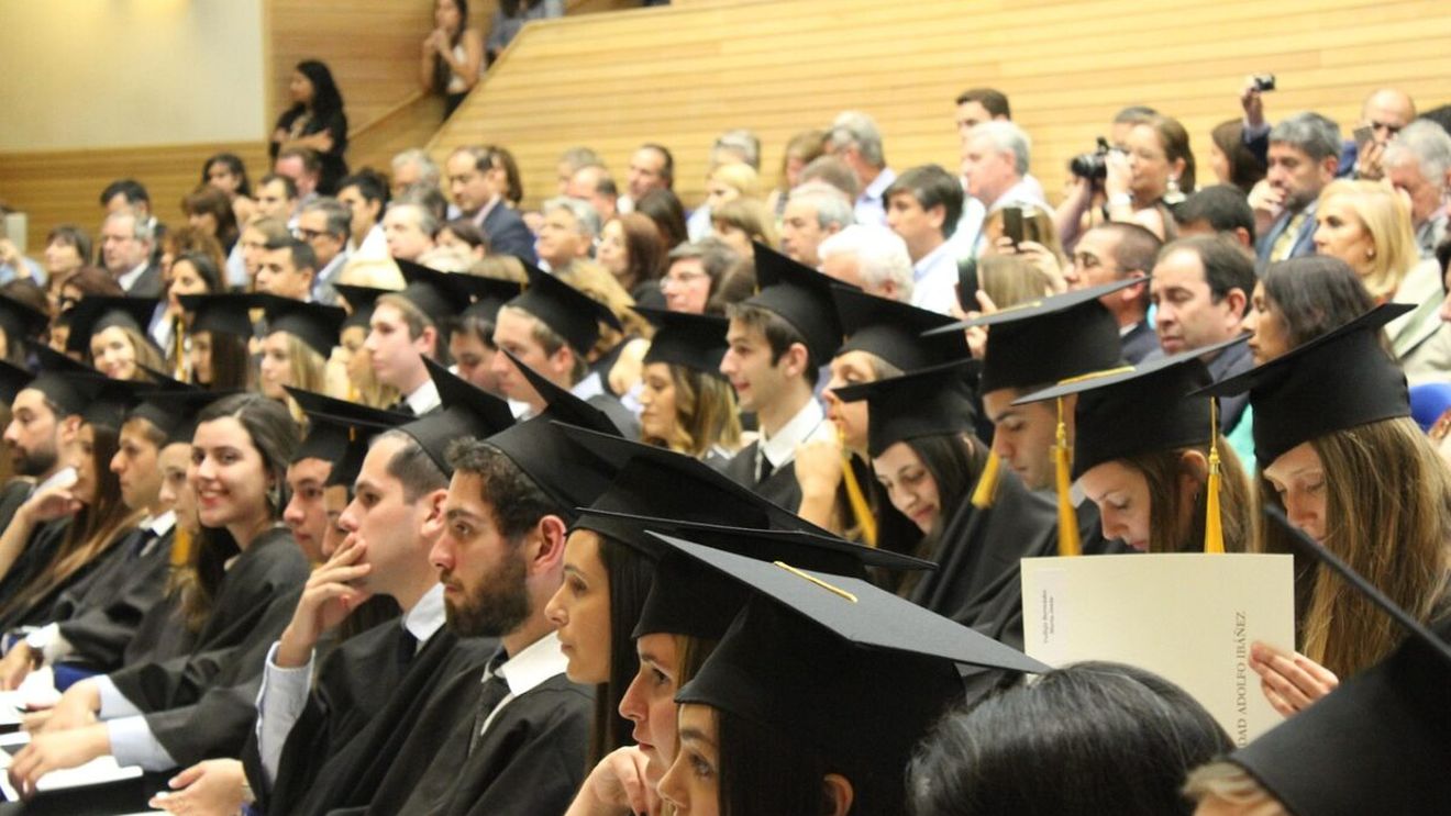 Au intrat la facultate, dar nu mai au unde să meargă! Studenții, anunțați că s-au desființat cursurile!