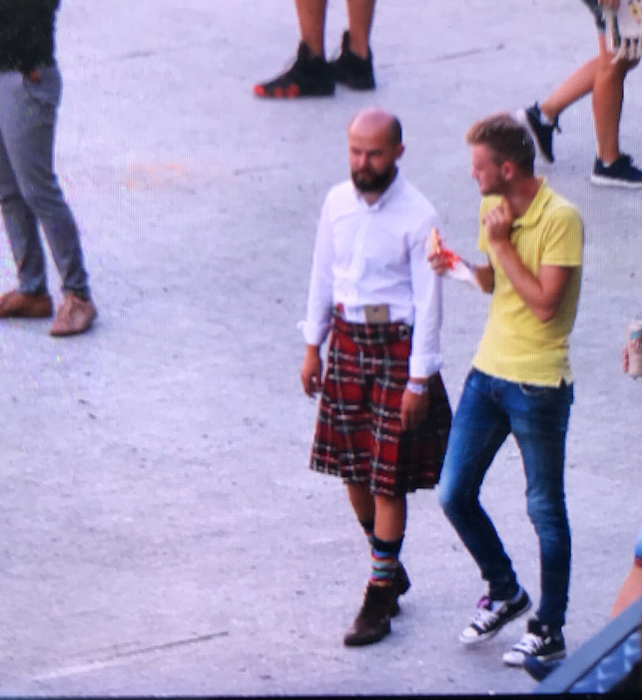 Gina Pistol, cu vânătăi pe corp la Untold. Iubita lui Smiley s-a pozat cu un bărbat care purta kilt