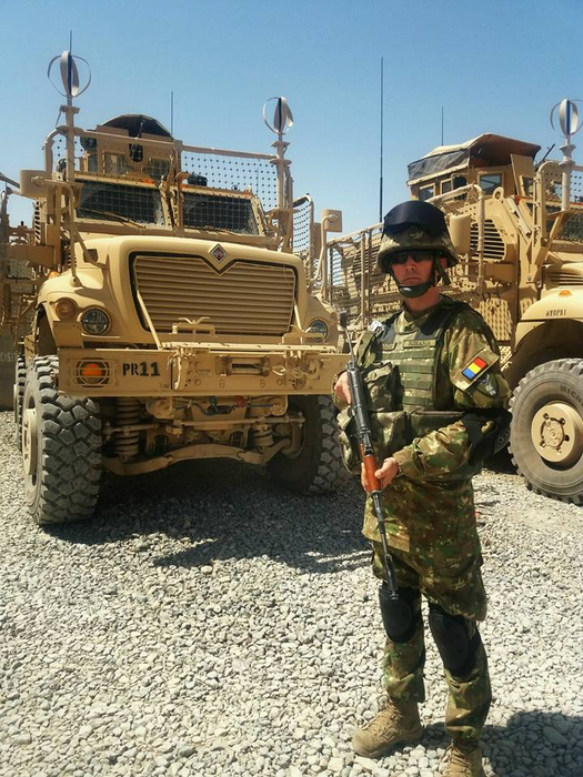 Militarul-erou luptă în Afganistan ca să își trateze fiul grav bolnav! Darius are trei ani: „Noi nu am auzit vocea lui niciodată”