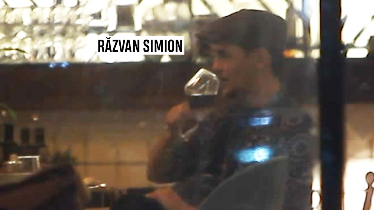 Răzvan Simion a scos-o pe iubita lui la un pahar de vin