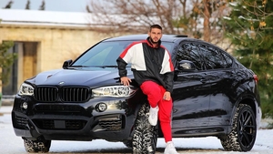 Dorian Popa a făcut accident în București. Cum arată bolidul BMW de 80.000 de euro după impactul violent de azi-noapte