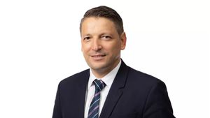 Senatorul Marius Humelnicu: ”Dincolo de interesele şi ambiţia lui Putin, criza umanitară se adânceşte. Această nenorocire trebuie să înceteze!”