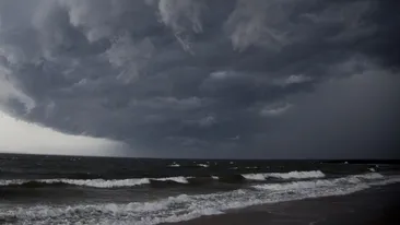 Gerul din România, provocat de praful saharian: ”Este un vârtej care absoarbe aerul…”