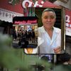 E coadă la nea Mihai, după derapajul co-fondatorului Mița Biciclista. Bucureștenii cumpără merdenele pe bandă rulantă