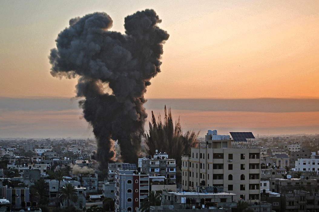 Israelul a distrus într-un atac o clădire Hamas cu 10 etaje din Gaza ( sursa foto Profimedia )
