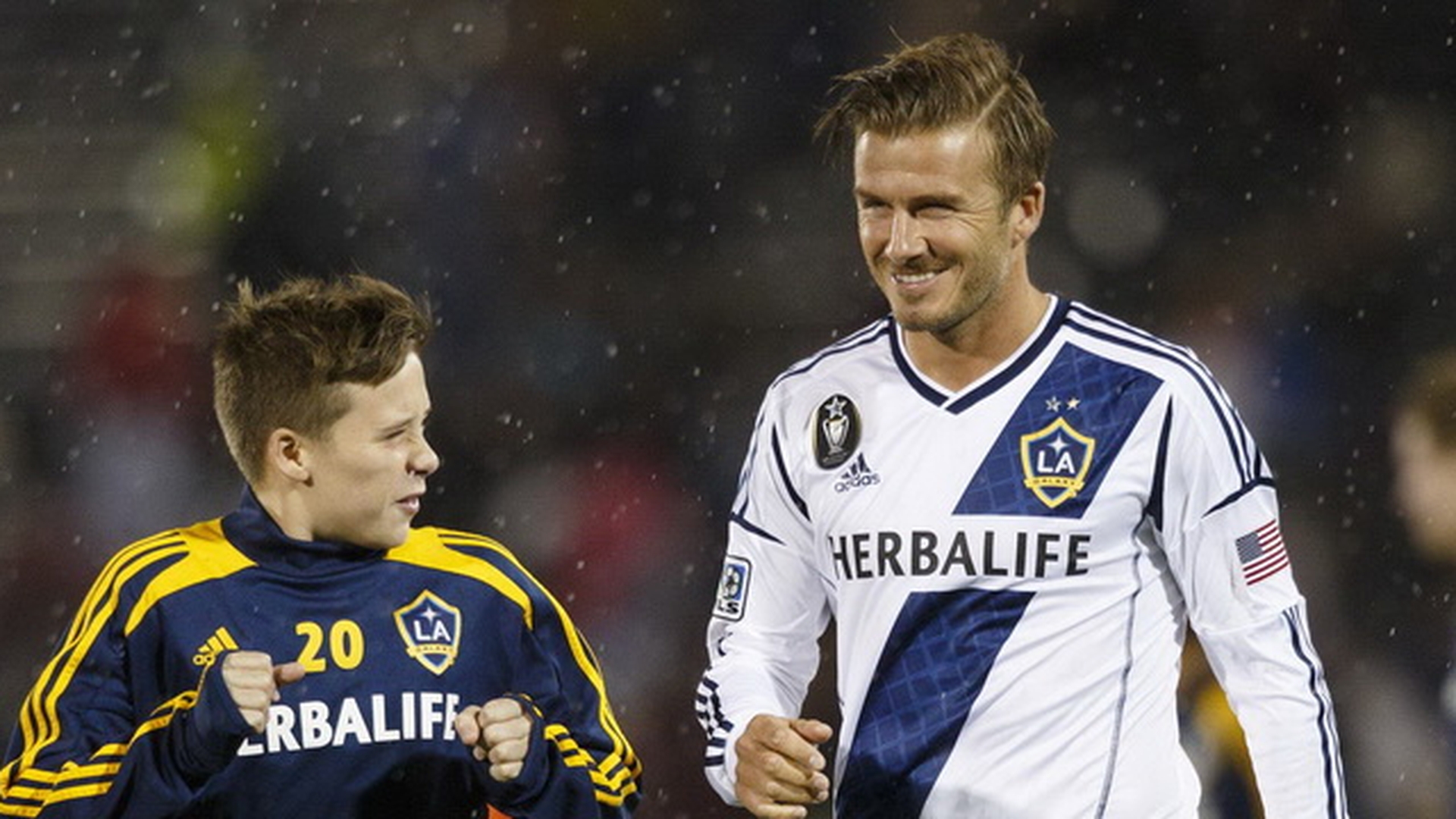 Brooklyn Beckham le calca pe urme parintilor sai! Acesta s-a lansat in modelling, dar este si un fotbalist foarte talentat!