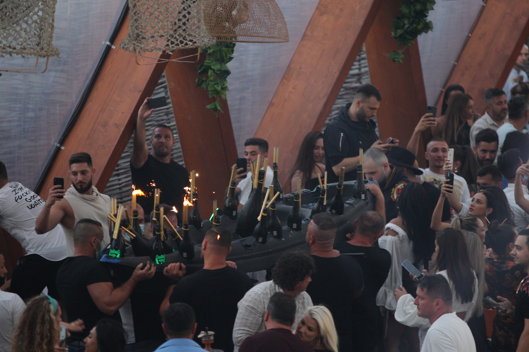 Alexandru Vanghelie, petrecere fabuloasă la Nuba Beach Club © CANCAN.RO