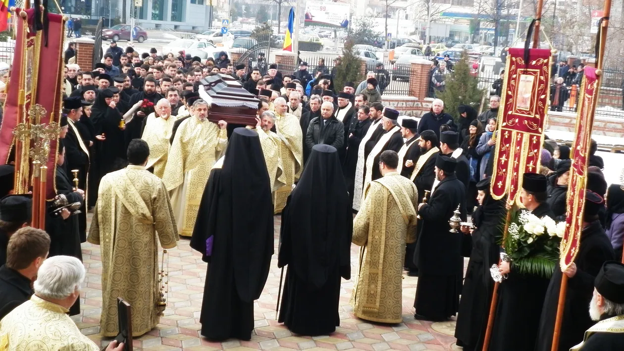 Scandal de proportii in Bihor. Preot, acuzat de localnici ca si-a insusit cutia milei si vine beat la slujba!