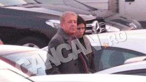 La 4 ani de la moartea regizorului, Dana (36 de ani) a fost filmată în compania unui bărbat mult mai în vârstă. Avem imaginile în premieră. Văduva lui Sergiu Nicolăescu iubeşte din nou?!