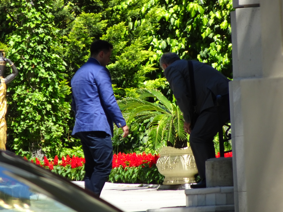 Transferul lui Kamer Qaka la FCSB s-a făcut cu scandal. Tatăl și impresarii mijlocașului s-au contrat pe durata negocierilor