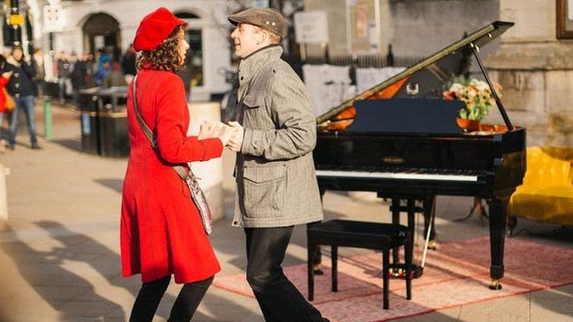 Muzicienii isi pierd painea. A aparut pianul care canta singur orice melodie!