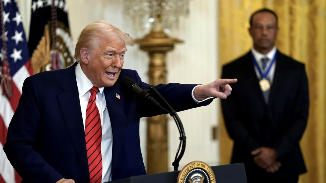 Donald Trump, lovit de un jurnalist cu microfonul! Cum a reacționat INSTANT președintele Americii? Video VIRAL