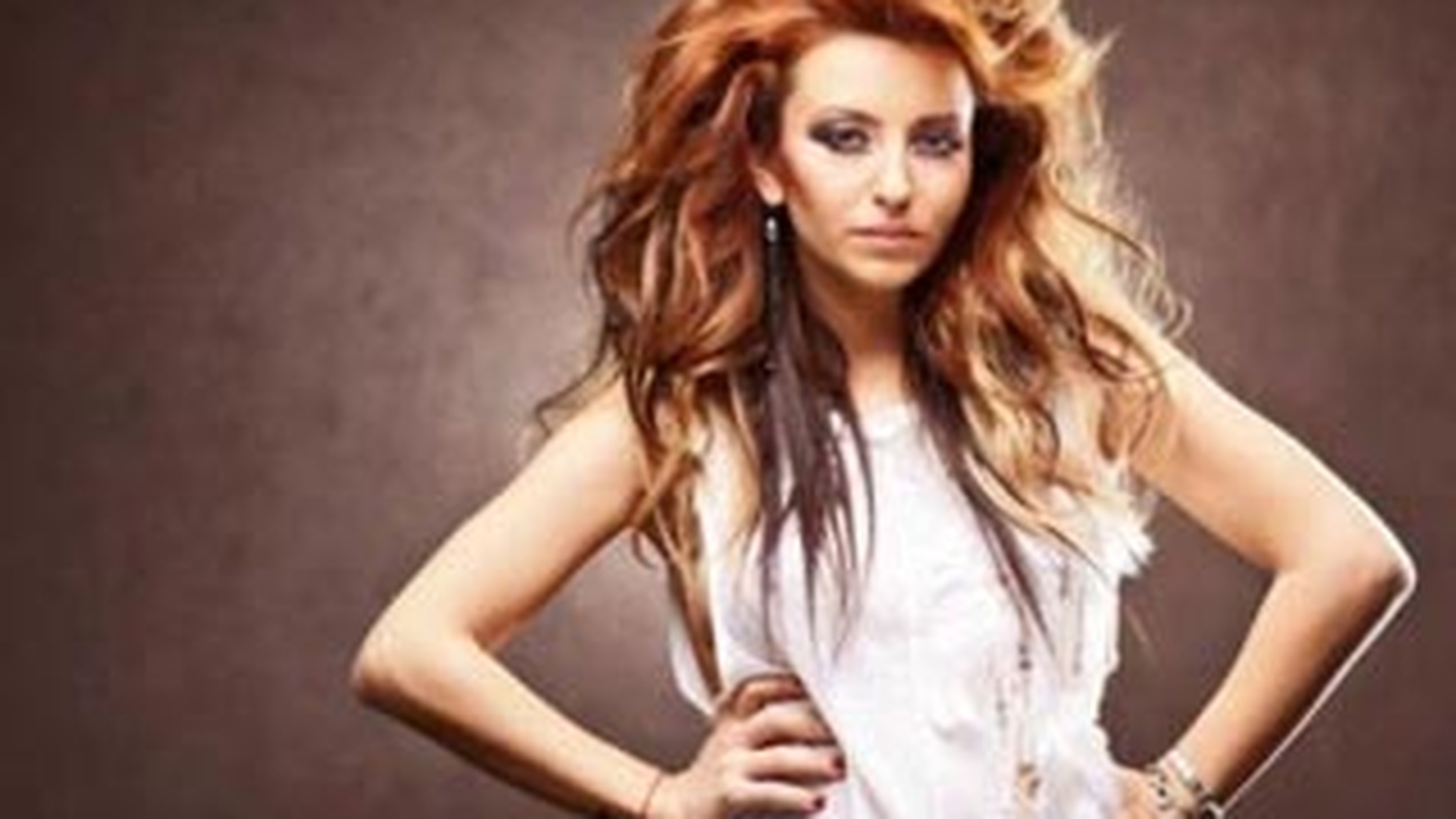 Sexy-mama! Giulia Anghelescu are un look nou! Vezi cum arata vedeta, dupa o schimbare majora a infatisarii!