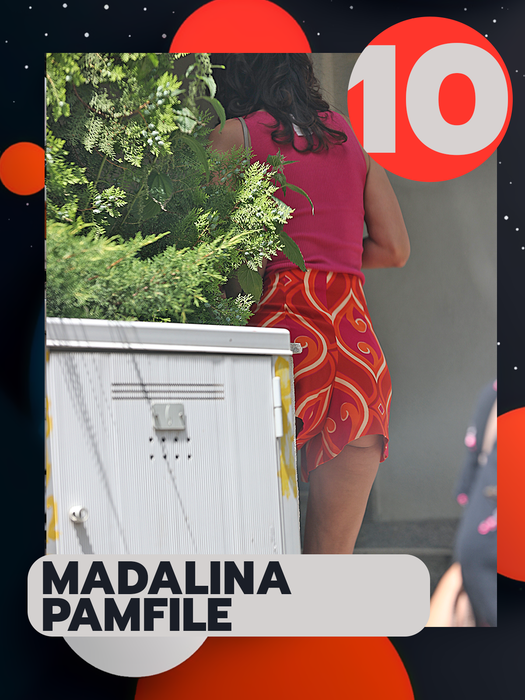 TOP 20 sexy vedete care au arătat tot! Daniela Crudu, Lidia Buble sau Andreea Bănică s-au încurcat în…pantalonașii buclucași!