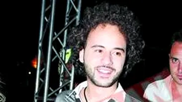 Are trei case si 100.000 de euro in banca