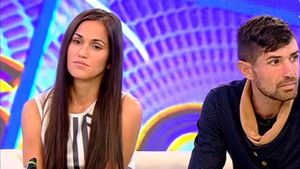 Răsturnare de situaţie în cazul mamei cu cinci copii care susţinea că se prostituează pentru a-i creşte! Este acuzată că şi-ar fi vândut propria fiică în vârstă de 12 ani, după ce amanţii ei au violat-o