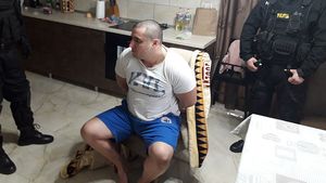 Strigător la cer! Interlopul care a lovit cu sabia în cap un polițist, victorie în instanță. Poliția, SRI și DIICOT, direct vizate