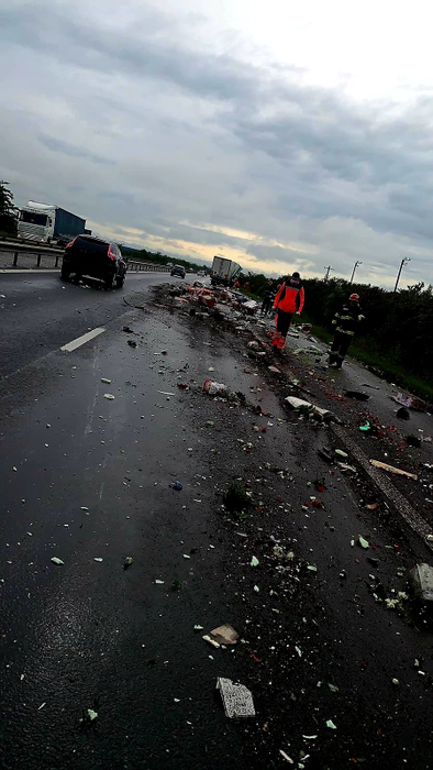 Accident mortal pe A1. Un tânăr a murit pe loc, după ce două camioane au intrat în coliziune