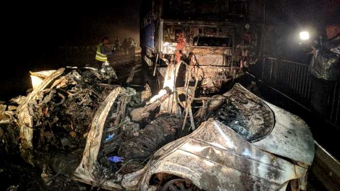 Filmul accidentului în care trei tineri au murit arși de vii în Bihor: „O mers altu’ şi i-o băgat sub TIR!”