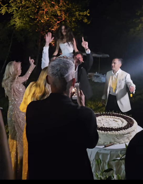 Alice Peneacă, party nebun la nuntă. Cum a arătat a doua rochie de mireasă + tortul special