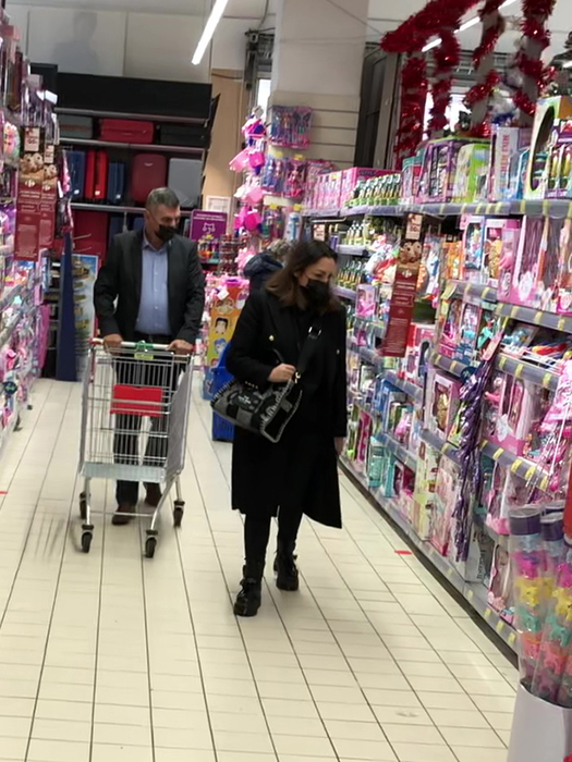 Andra nu a părut prea hotărâtă la cumpărăturile de sărbători