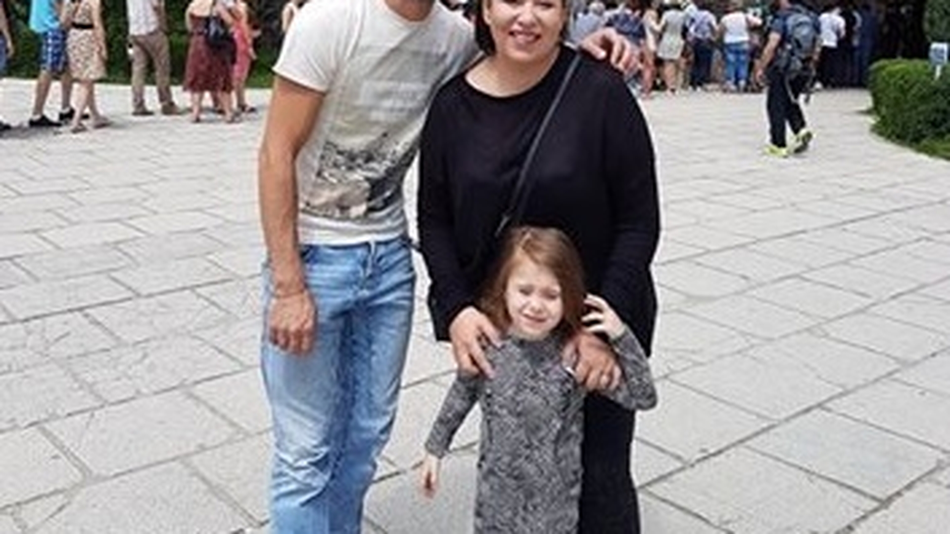 Oana Roman şi Mariu Elisei, vacanţă la munte cu fiica! Cum a reacţionat micuţa atunci când a ajuns la Casetelul Peleş