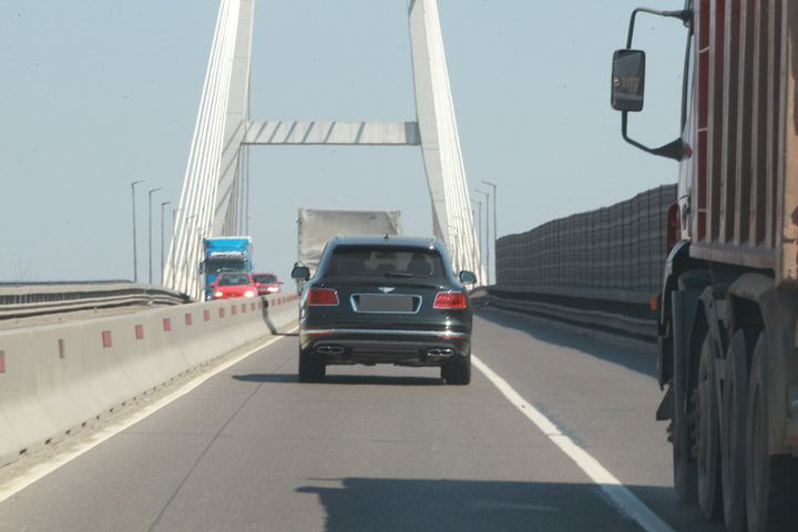 Simona Halep, șofer, a plecat alături de Toni la Constanța, cu al ei Bentley Bentayaga, tot de 250.000 de euro