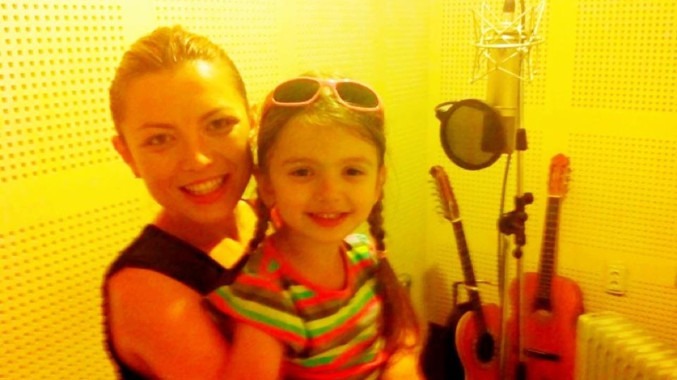 Elena Gheorghe a lansat-o in muzica pe fiica lui Laurentiu Duta! Duet cu o pustioaca de cinci ani!