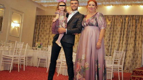Oana Roman, vacanţă de 1 Decembrie la munte cu soţul şi fiica! A slăbit atât de tare încât nici hainele de iarnă nu-i mai ridică probleme