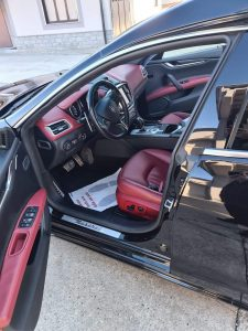 Oferta de lux a unei firme de servicii funerare din Târgu-Jiu: ultimul drum, într-un Maserati Ghibli! Oamenii vor să afle câţi cai putere are bolidul şi ce viteză maximă poate atinge