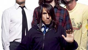 Rockerii de la Red Hot Chili Peppers au aterizat la Bucuresti! Unul dintre artisti: "Sunt fiul ilegitim al lui Ilie Nastase si al Nadiei Comaneci"