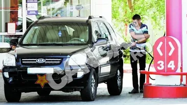 L-a cucerit cu formele ei rubensiene! Un tanar sexos i-a facut plinul Oanei Roman