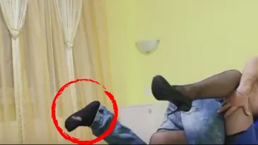 Şoseta ruptă care a rupt Internetul. Un star din Moldova apare cu cartofii goi într-un videoclip. Leşini de râs, nu altceva!
