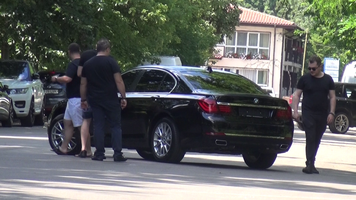 „Bozo“ şi fratele său au „operat“ un BMW în parcul Herăstrău din Capitală