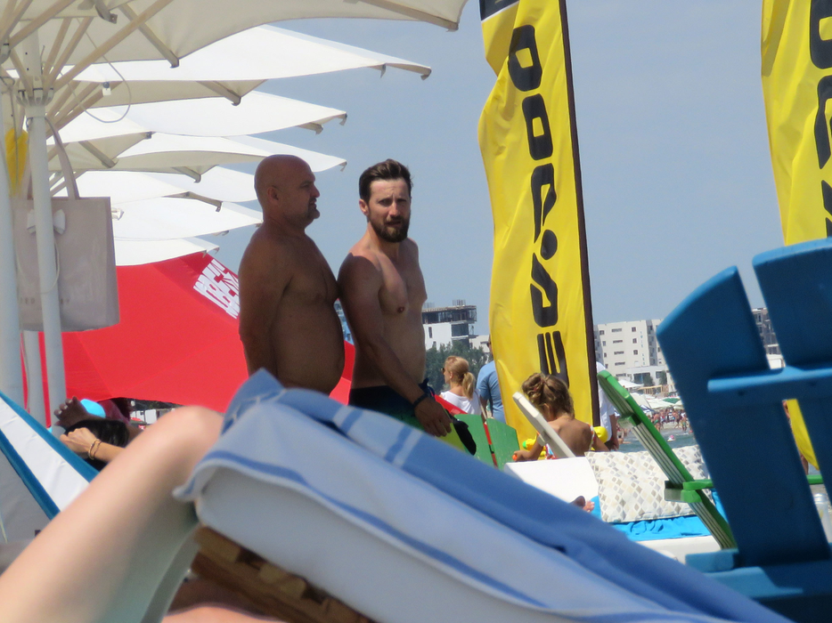 Dani Oţil a făcut ”valuri” la mare