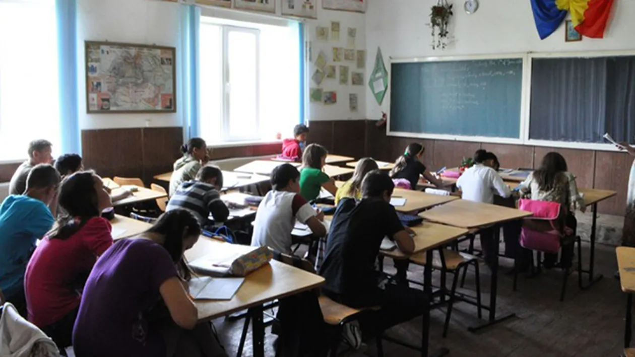 Cum arata o lucrare de control in anul 1950! Ce a scris o eleva de clasa a XI-a din Bucuresti!