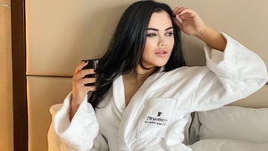 Momentul când Carmen de la Sălciua se tăvălește de râs, după scandalul cu Bianca Drăgușanu: ”Dimineața, la prânz și seara!”