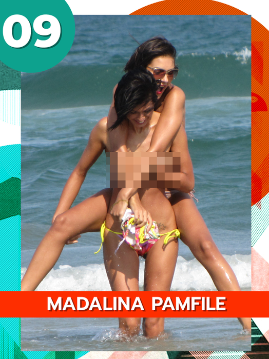 TOP 30 SEXY-VEDETE taaare jucăușe! Avem imaginile verii! Denisa Biță și Simona Trașcă s-au pupăcit, în timp ce Adelina Pestrițu și Roxana Vancea…